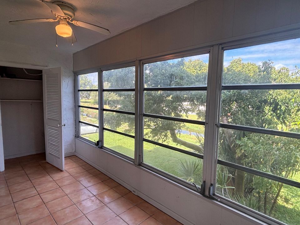 For Rent: $1,800 (2 beds, 2 baths, 988 Square Feet)