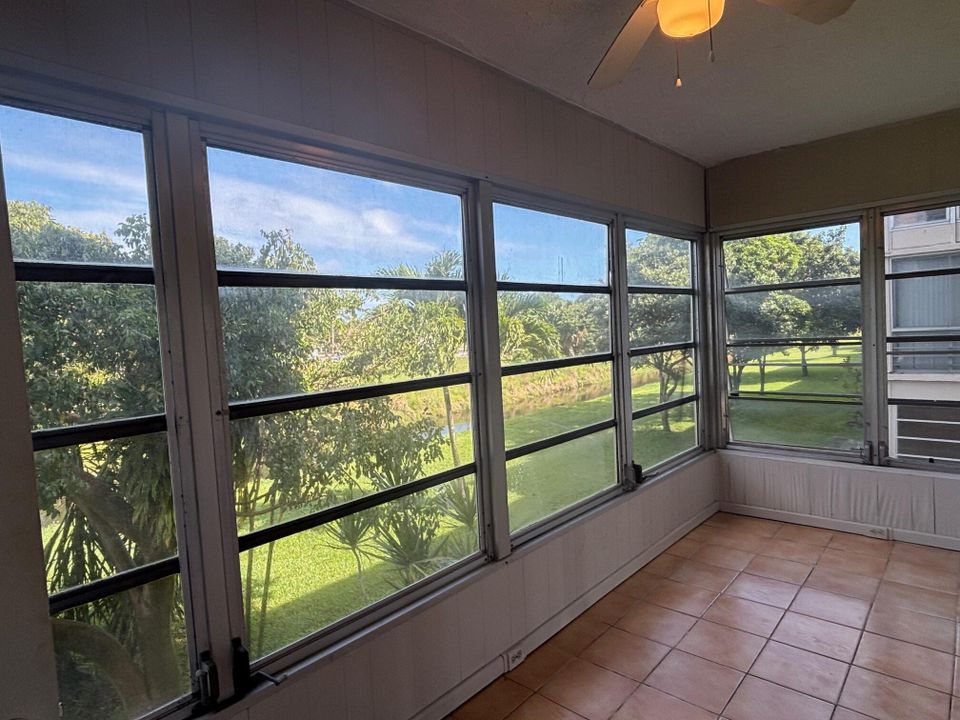 For Rent: $1,800 (2 beds, 2 baths, 988 Square Feet)