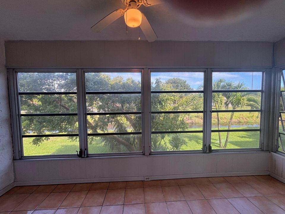 For Rent: $1,800 (2 beds, 2 baths, 988 Square Feet)