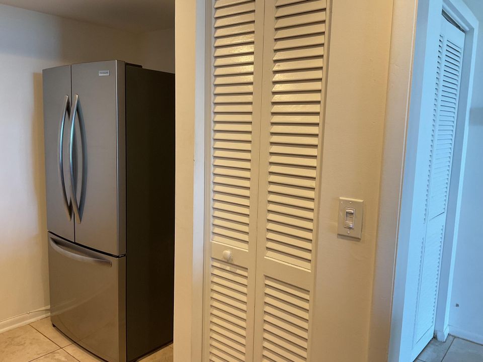 For Rent: $2,200 (2 beds, 2 baths, 1294 Square Feet)