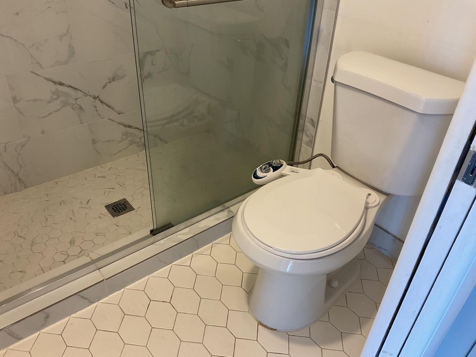 For Rent: $2,200 (2 beds, 2 baths, 1294 Square Feet)