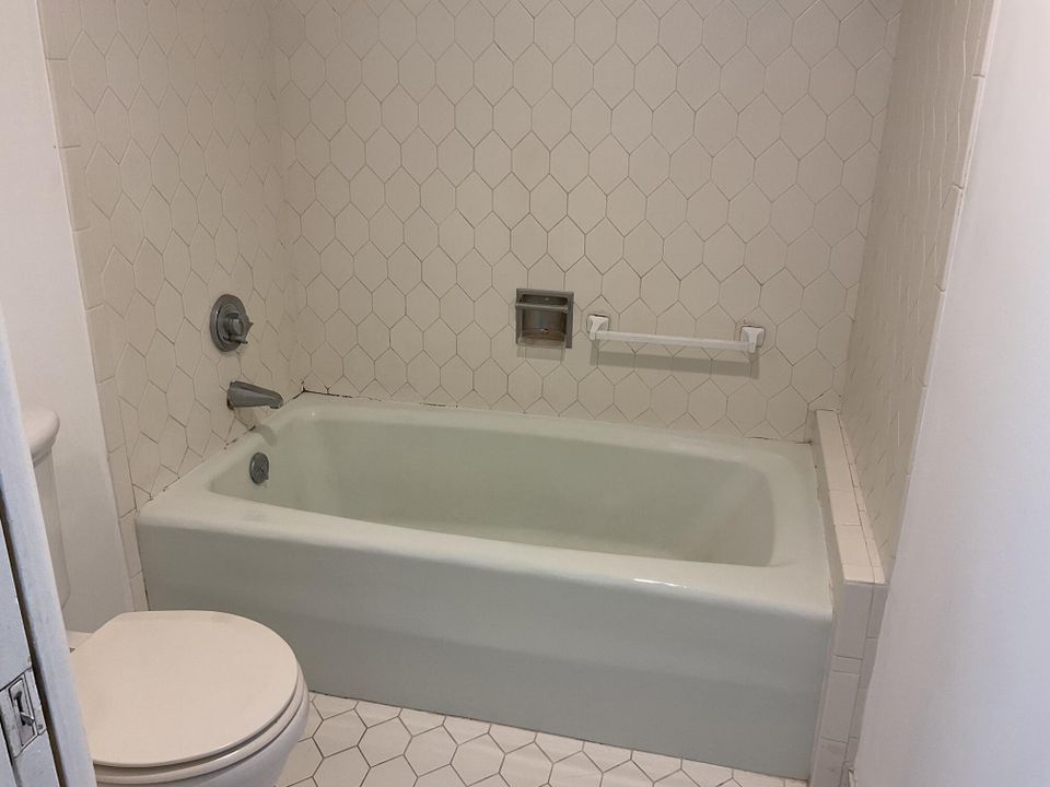 For Rent: $2,200 (2 beds, 2 baths, 1294 Square Feet)