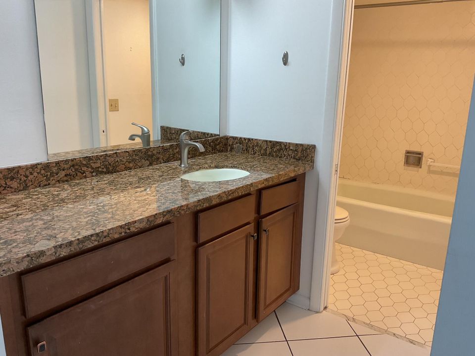 For Rent: $2,200 (2 beds, 2 baths, 1294 Square Feet)