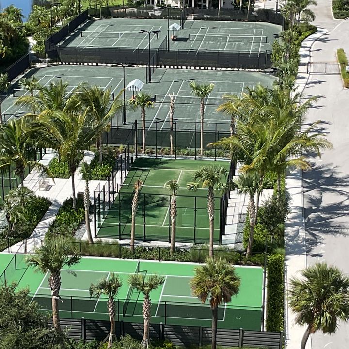 For Rent: $2,200 (2 beds, 2 baths, 1294 Square Feet)