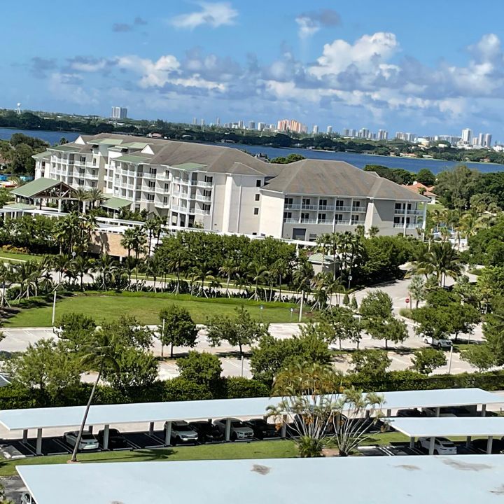 For Rent: $2,200 (2 beds, 2 baths, 1294 Square Feet)