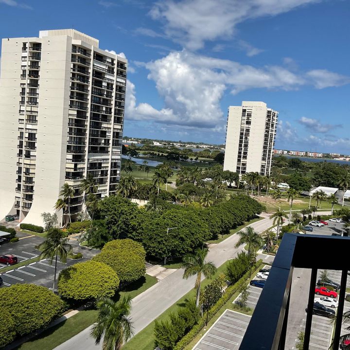 For Rent: $2,200 (2 beds, 2 baths, 1294 Square Feet)