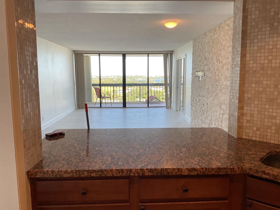 For Rent: $2,200 (2 beds, 2 baths, 1294 Square Feet)