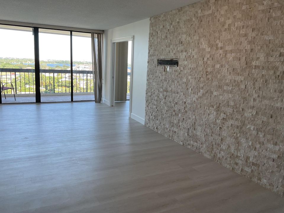 For Rent: $2,200 (2 beds, 2 baths, 1294 Square Feet)