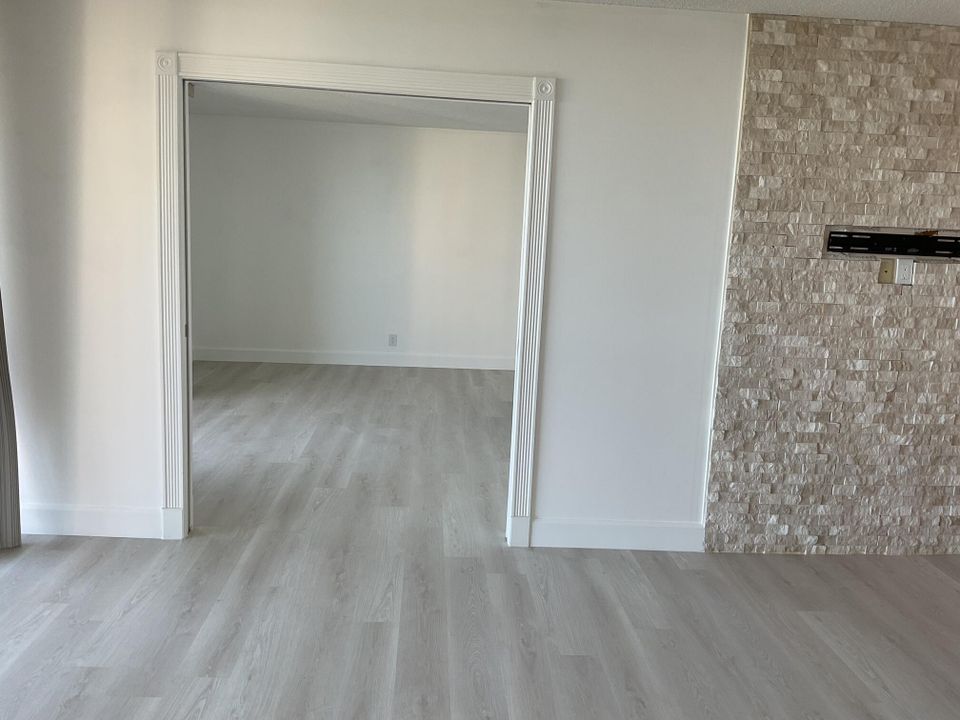 For Rent: $2,200 (2 beds, 2 baths, 1294 Square Feet)