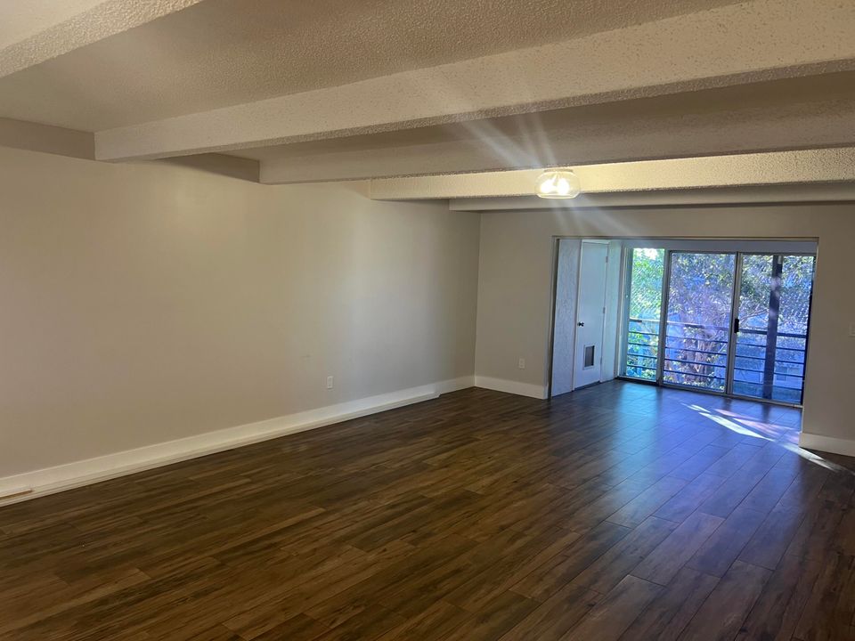 出租: $2,200 (2 贝兹, 2 浴室, 1155 平方英尺)