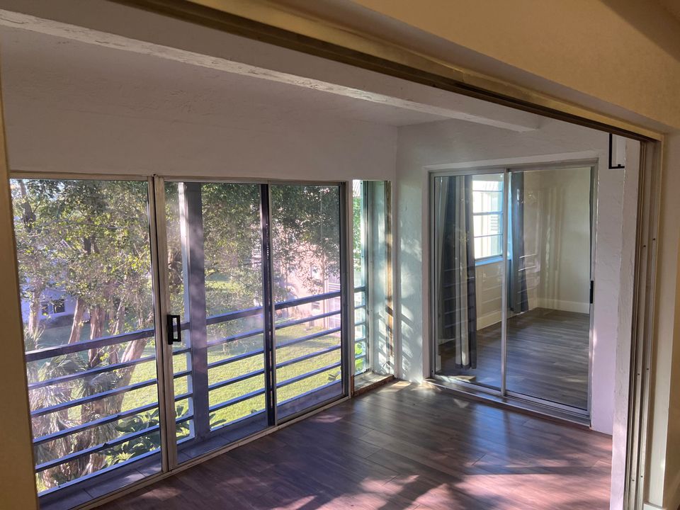 出租: $2,200 (2 贝兹, 2 浴室, 1155 平方英尺)