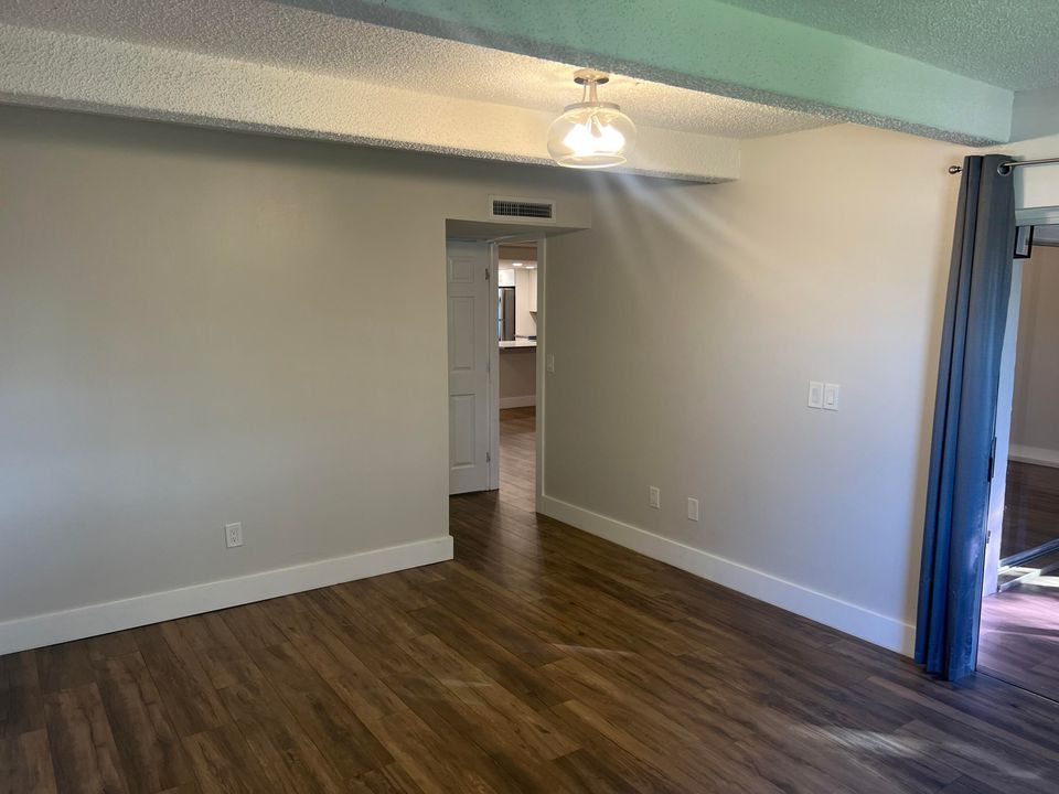 出租: $2,200 (2 贝兹, 2 浴室, 1155 平方英尺)