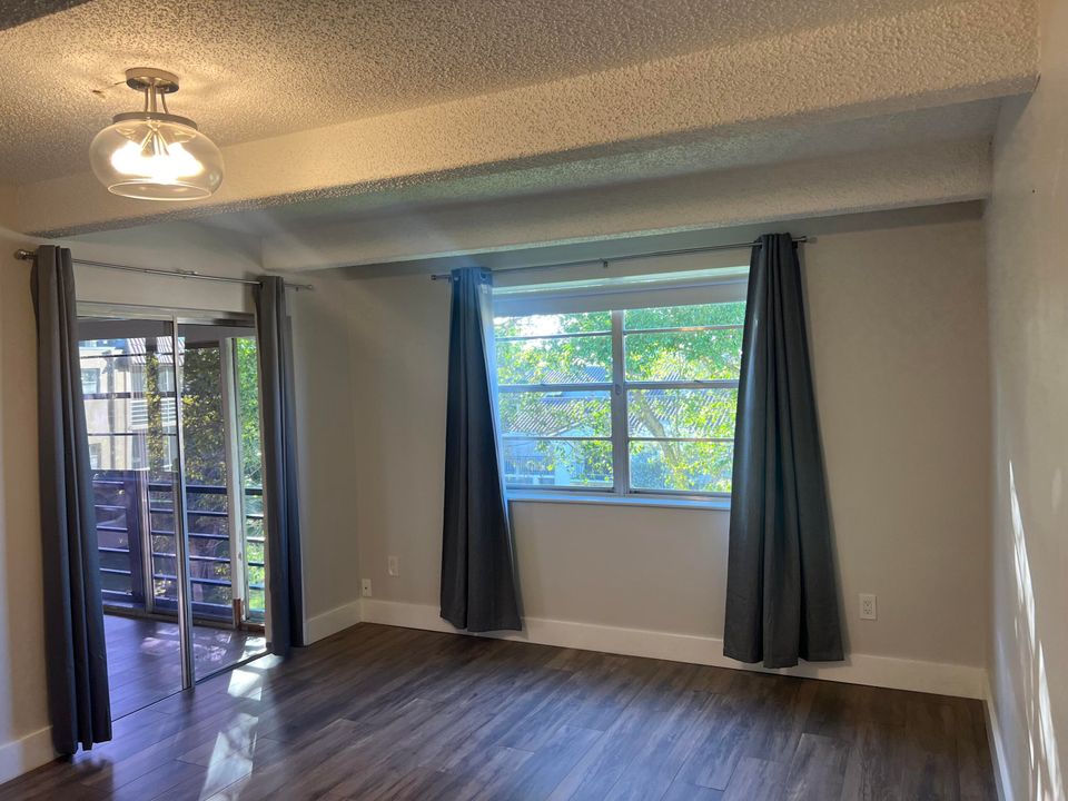 出租: $2,200 (2 贝兹, 2 浴室, 1155 平方英尺)