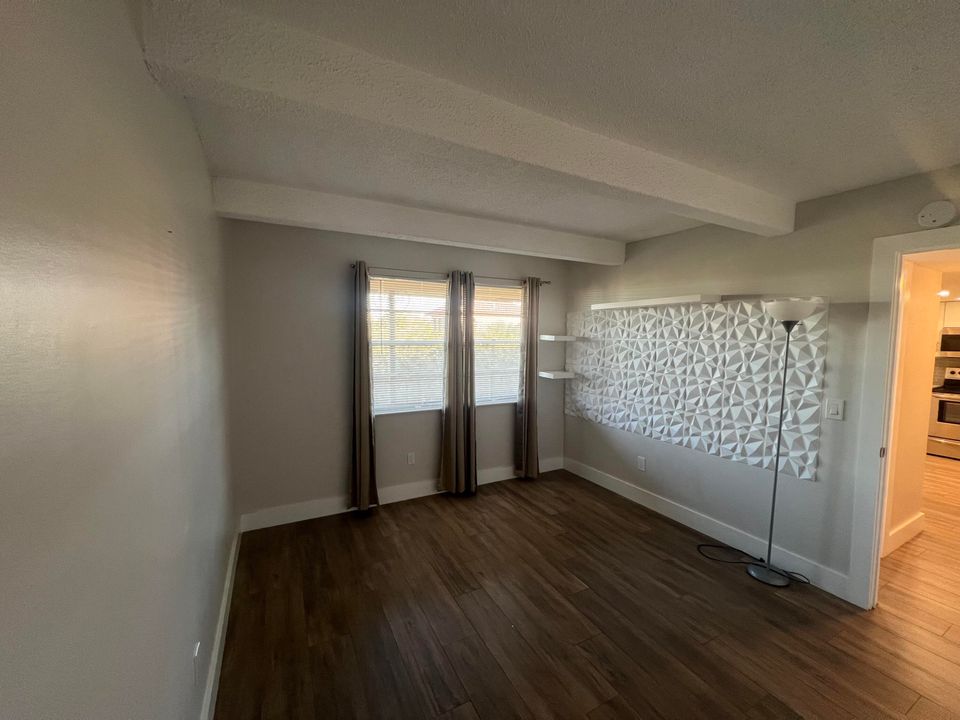 出租: $2,200 (2 贝兹, 2 浴室, 1155 平方英尺)