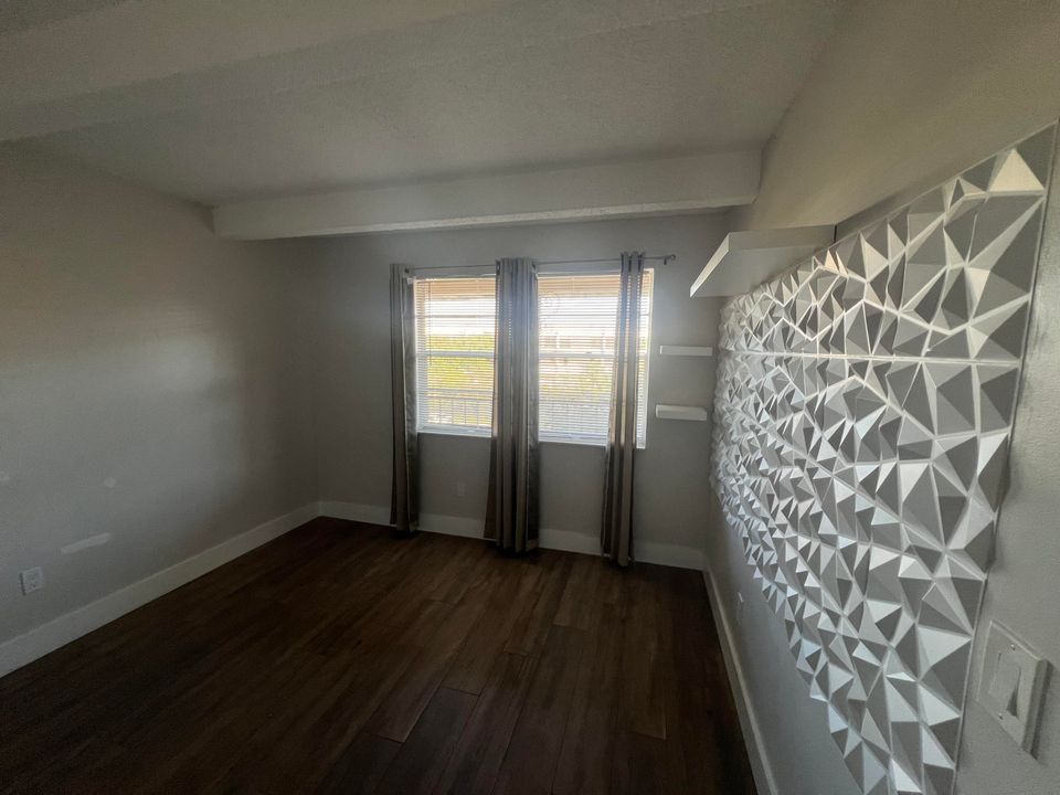 出租: $2,200 (2 贝兹, 2 浴室, 1155 平方英尺)