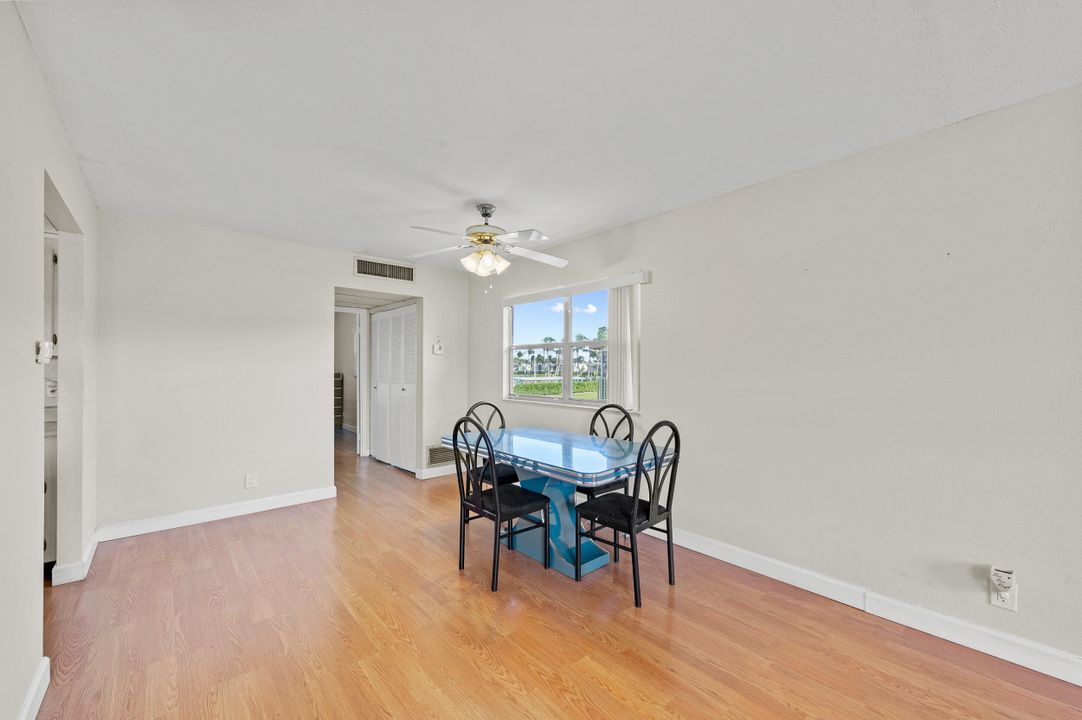 待售: $74,900 (1 贝兹, 1 浴室, 720 平方英尺)