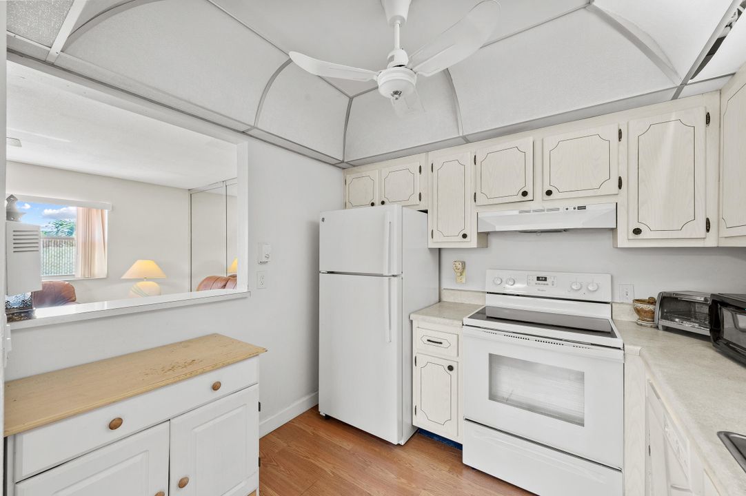 待售: $74,900 (1 贝兹, 1 浴室, 720 平方英尺)