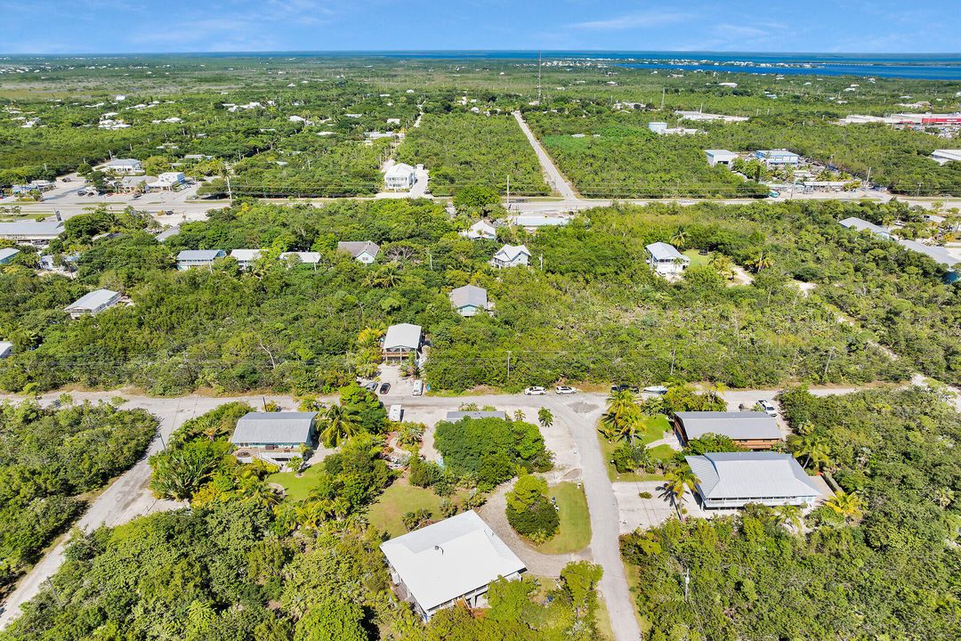 For Sale: $560,000 (2 beds, 1 baths, 840 Square Feet)