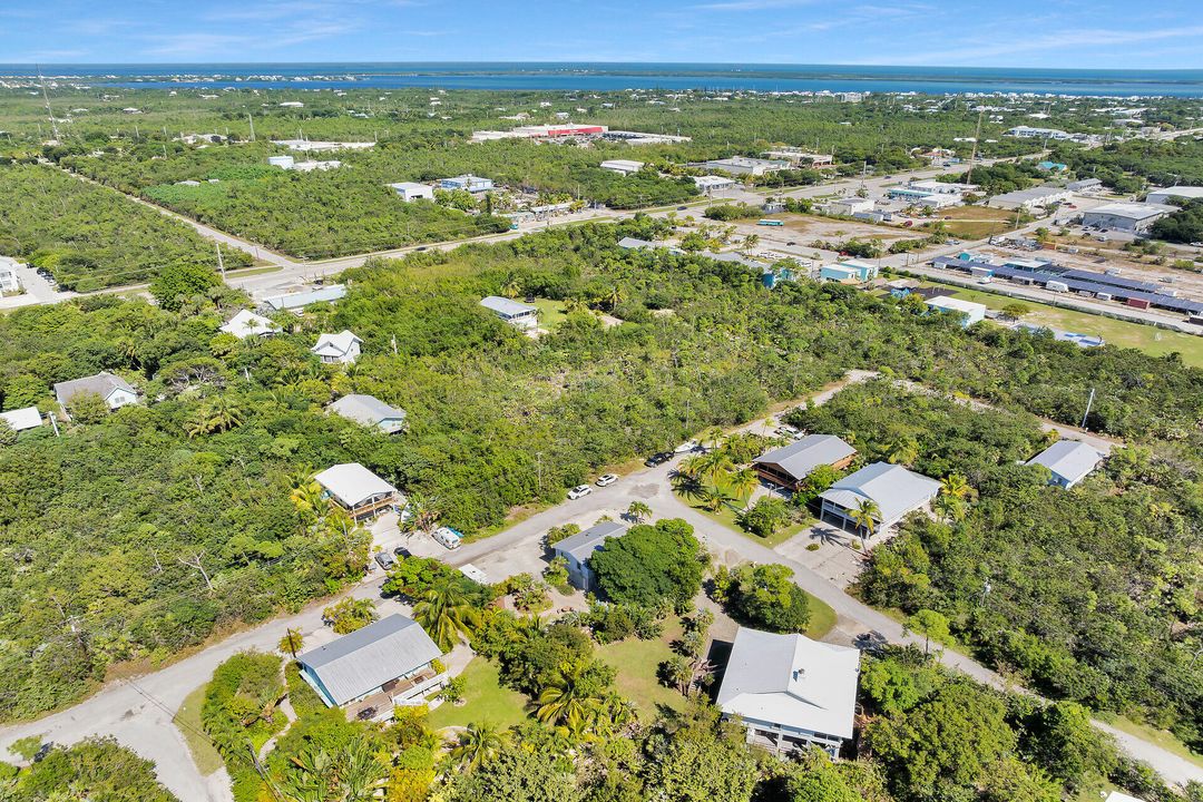 For Sale: $560,000 (2 beds, 1 baths, 840 Square Feet)