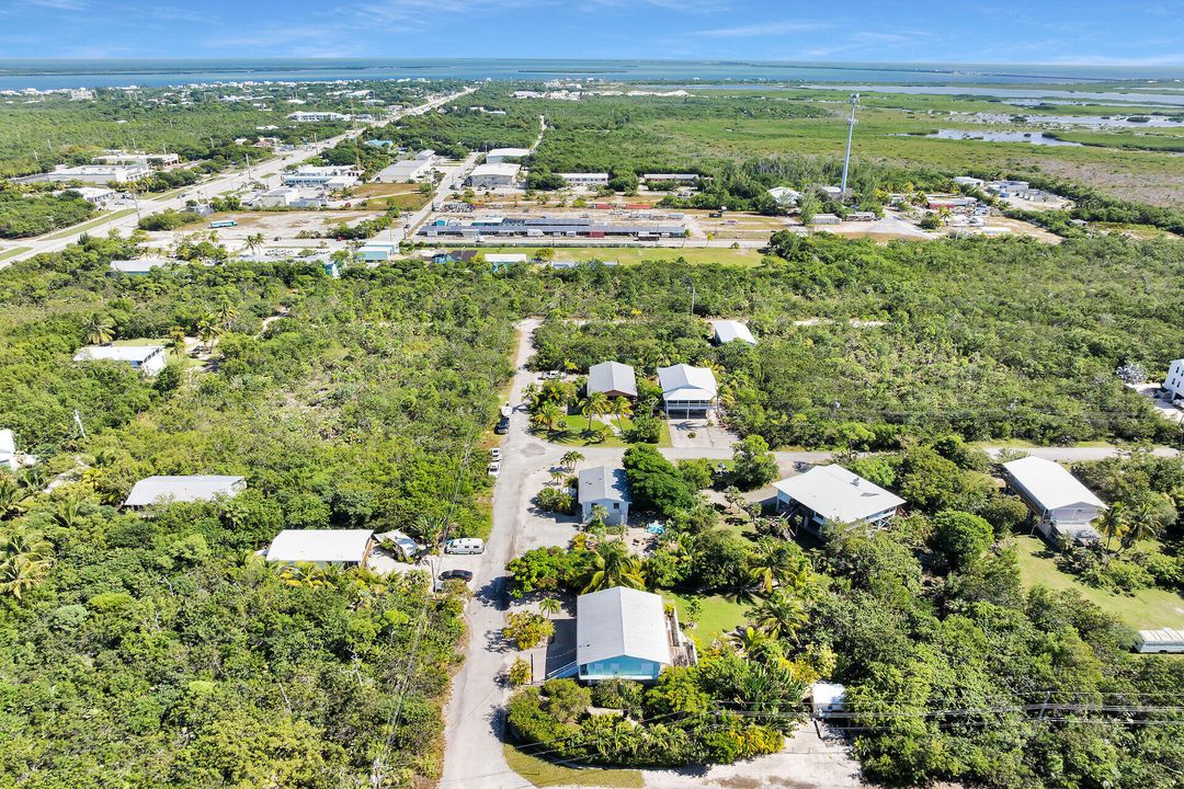 For Sale: $560,000 (2 beds, 1 baths, 840 Square Feet)