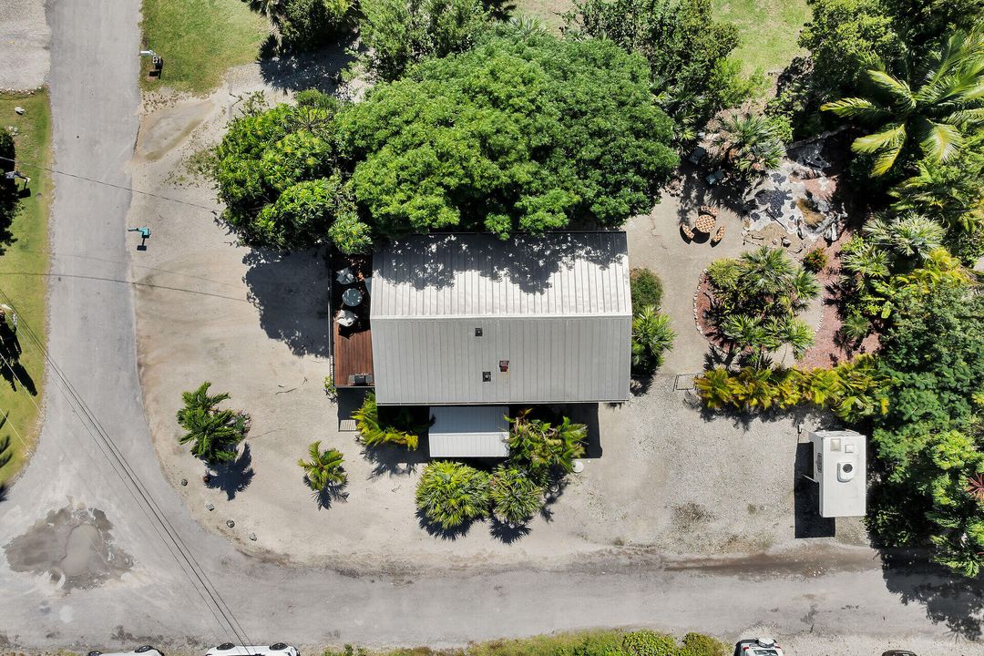 For Sale: $560,000 (2 beds, 1 baths, 840 Square Feet)