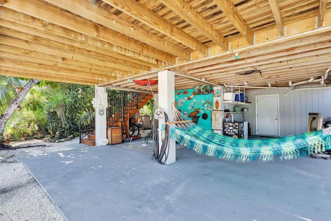 For Sale: $560,000 (2 beds, 1 baths, 840 Square Feet)