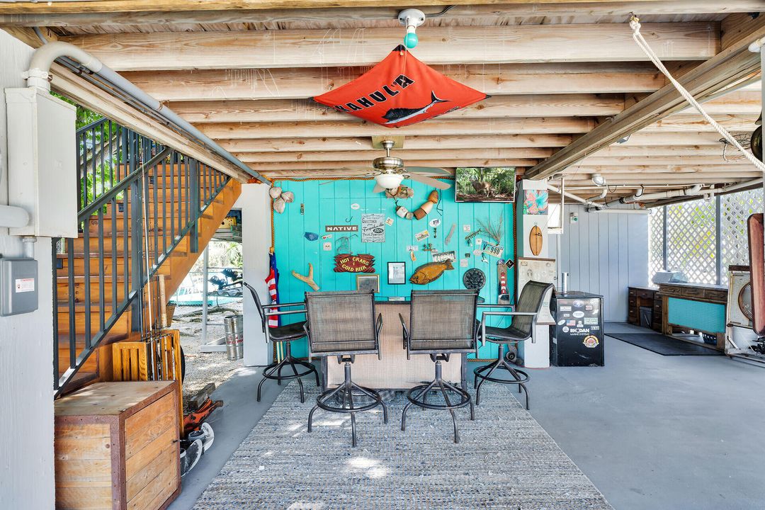 For Sale: $560,000 (2 beds, 1 baths, 840 Square Feet)