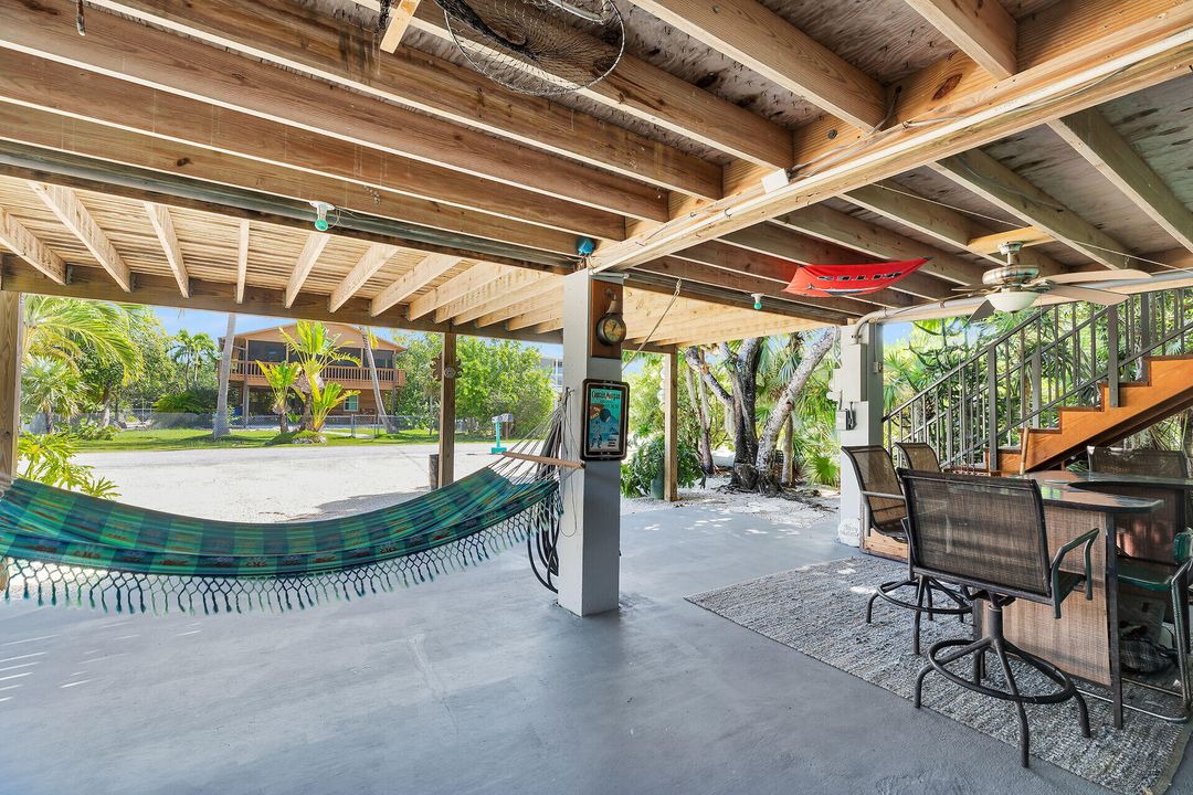 For Sale: $560,000 (2 beds, 1 baths, 840 Square Feet)