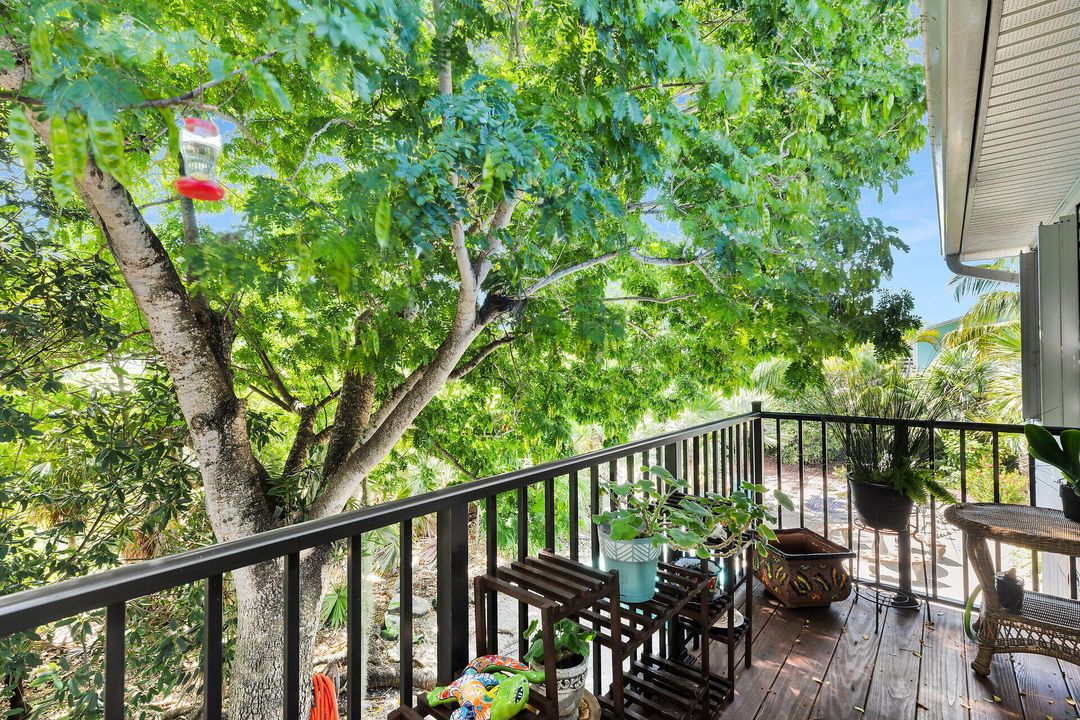 For Sale: $560,000 (2 beds, 1 baths, 840 Square Feet)