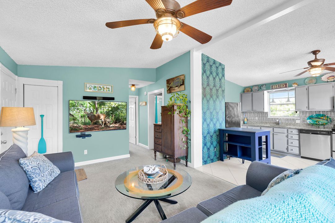 For Sale: $560,000 (2 beds, 1 baths, 840 Square Feet)