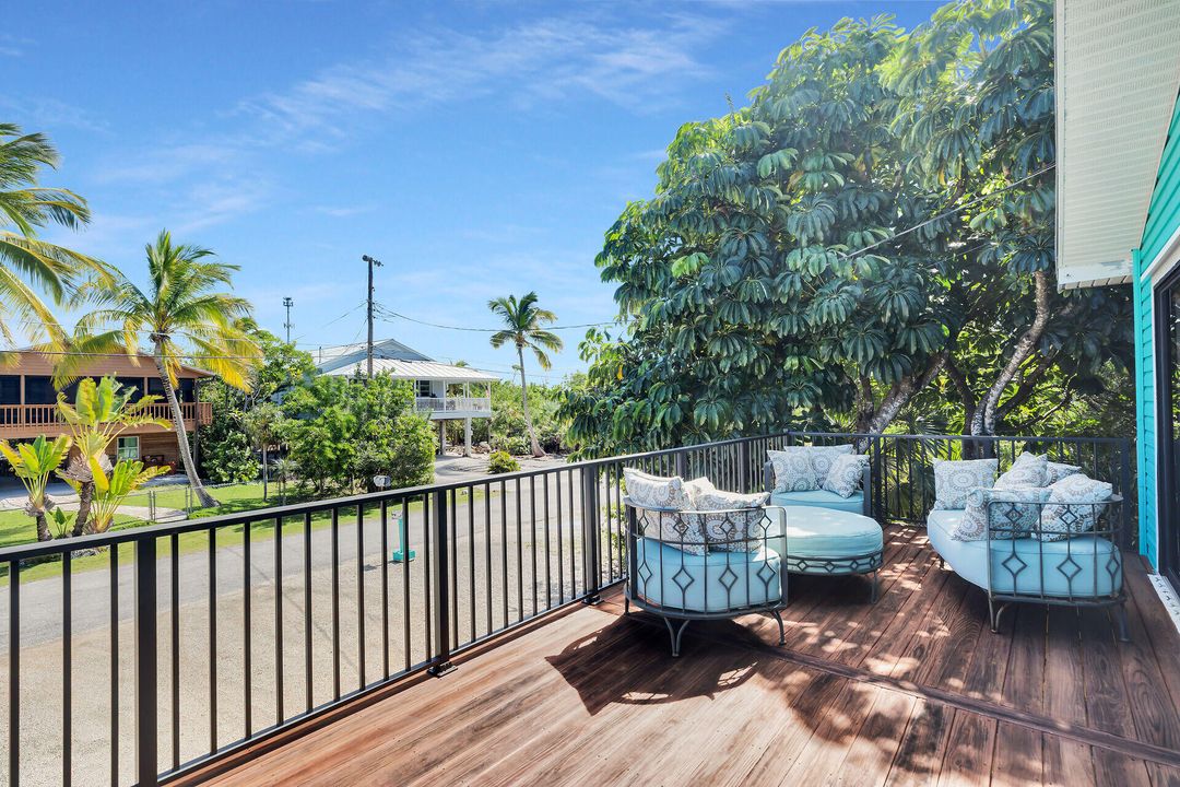 For Sale: $560,000 (2 beds, 1 baths, 840 Square Feet)