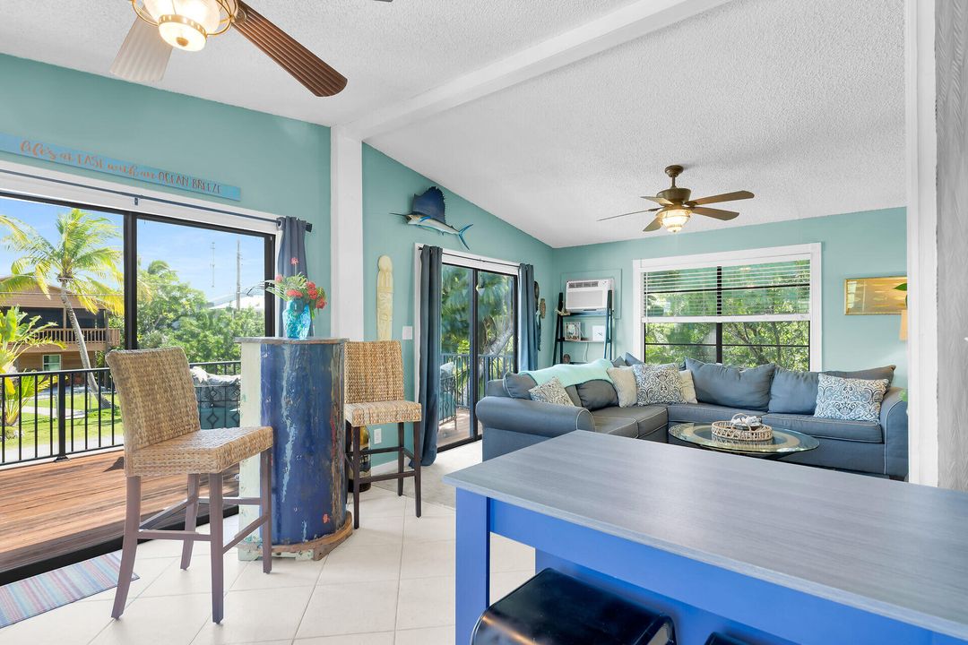 For Sale: $560,000 (2 beds, 1 baths, 840 Square Feet)