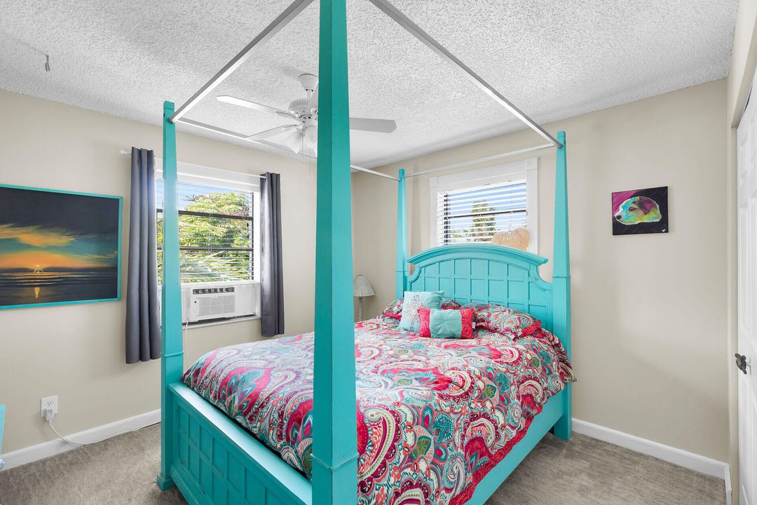 For Sale: $560,000 (2 beds, 1 baths, 840 Square Feet)