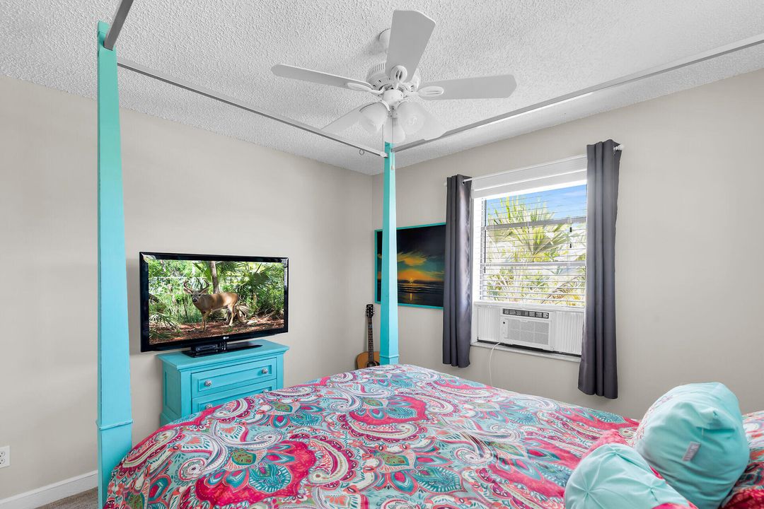 For Sale: $560,000 (2 beds, 1 baths, 840 Square Feet)