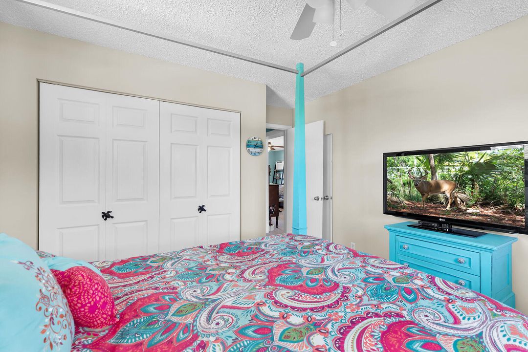 For Sale: $560,000 (2 beds, 1 baths, 840 Square Feet)