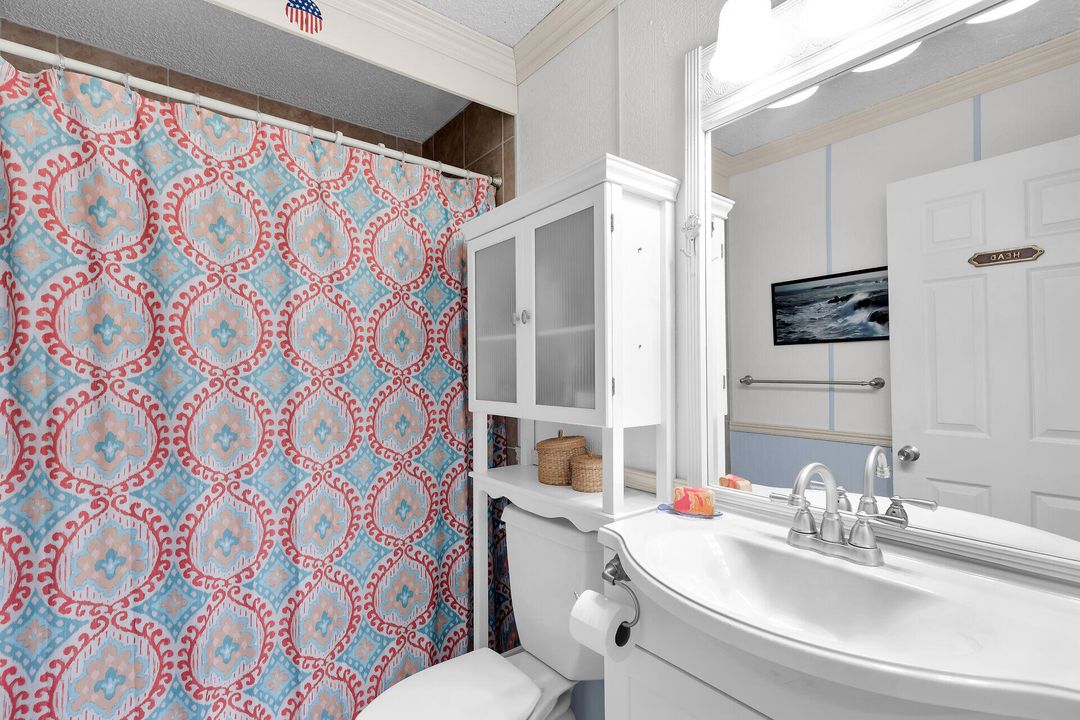 For Sale: $560,000 (2 beds, 1 baths, 840 Square Feet)