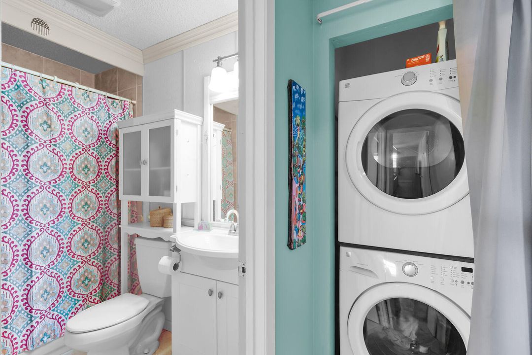 For Sale: $560,000 (2 beds, 1 baths, 840 Square Feet)