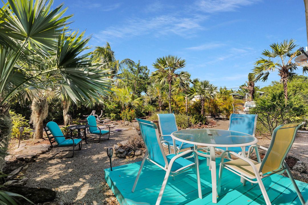 For Sale: $560,000 (2 beds, 1 baths, 840 Square Feet)