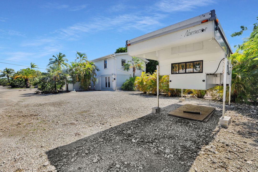 For Sale: $560,000 (2 beds, 1 baths, 840 Square Feet)