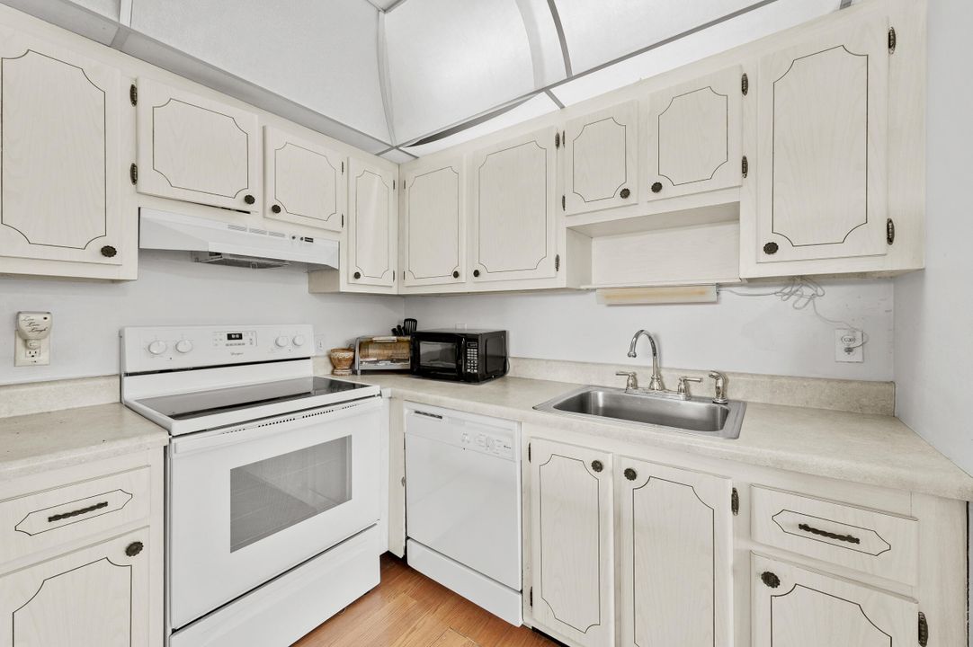 待售: $74,900 (1 贝兹, 1 浴室, 720 平方英尺)