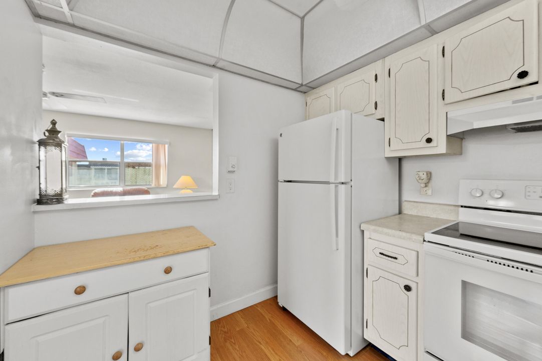 待售: $74,900 (1 贝兹, 1 浴室, 720 平方英尺)