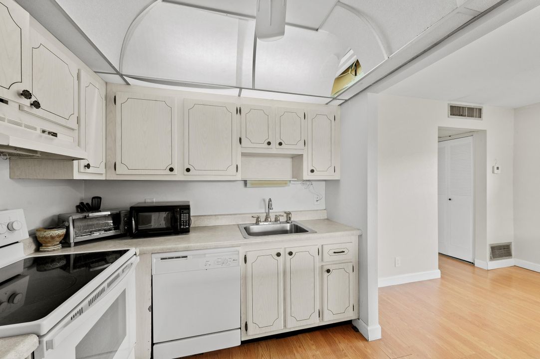 待售: $74,900 (1 贝兹, 1 浴室, 720 平方英尺)