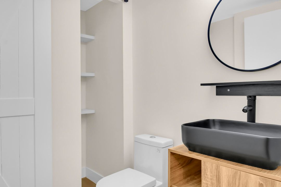 For Sale: $349,999 (2 beds, 2 baths, 1374 Square Feet)