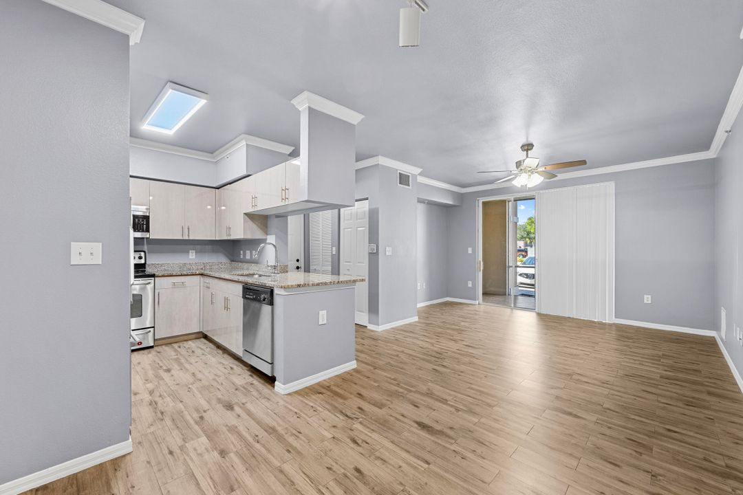 For Rent: $2,100 (2 beds, 2 baths, 1058 Square Feet)