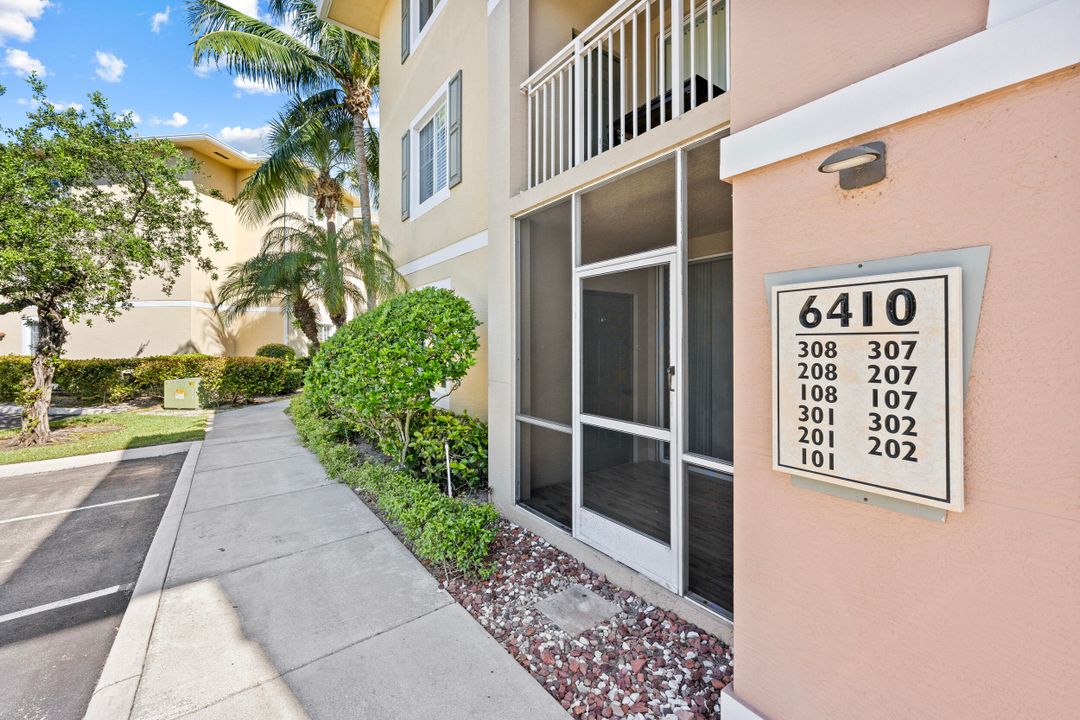 For Rent: $2,100 (2 beds, 2 baths, 1058 Square Feet)