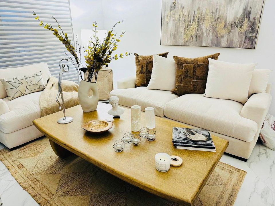 出租: $4,000 (2 贝兹, 2 浴室, 1679 平方英尺)