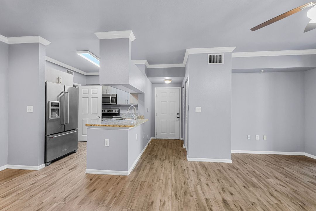 For Rent: $2,100 (2 beds, 2 baths, 1058 Square Feet)