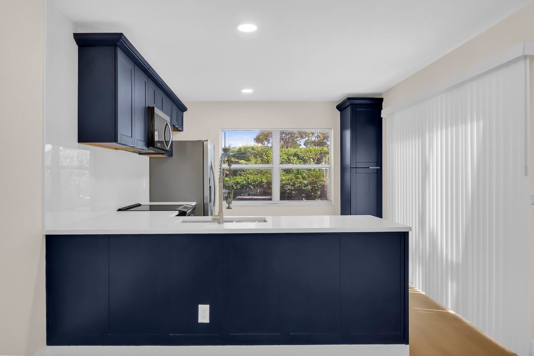 For Sale: $349,999 (2 beds, 2 baths, 1374 Square Feet)