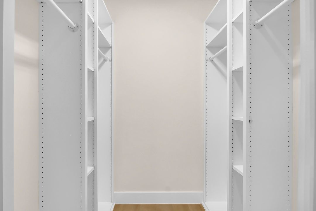 For Sale: $349,999 (2 beds, 2 baths, 1374 Square Feet)