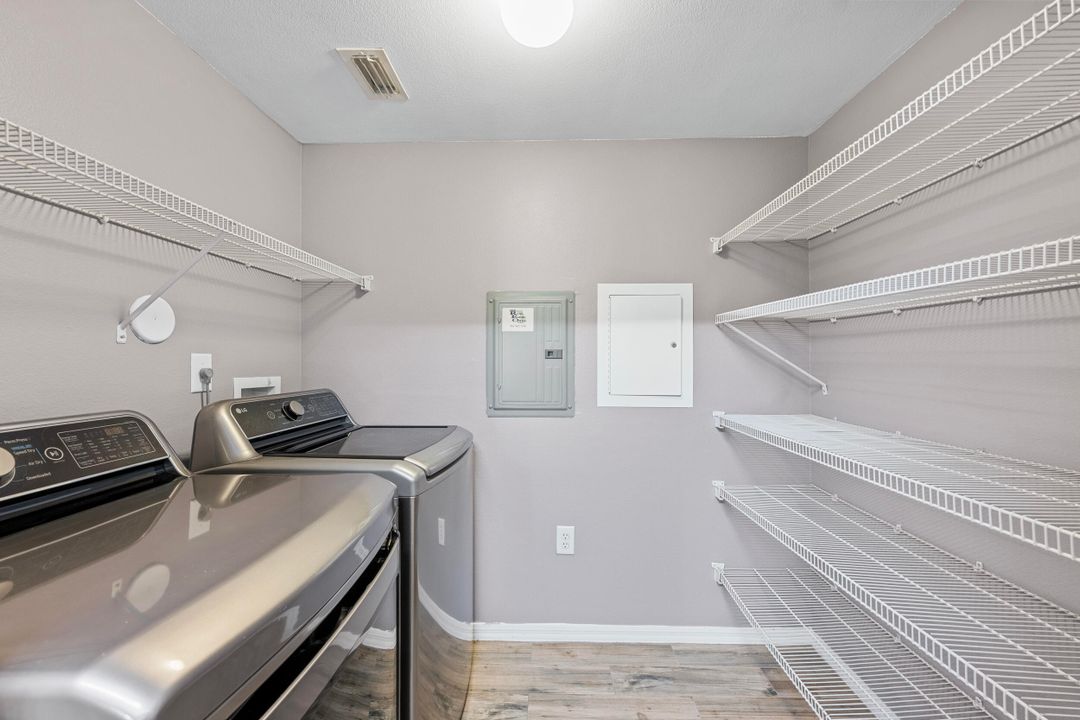 For Rent: $2,100 (2 beds, 2 baths, 1058 Square Feet)